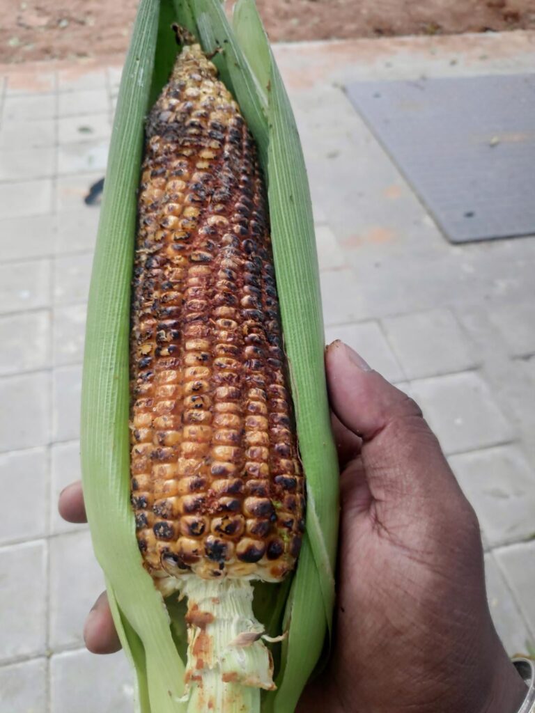 Spicy corn made using charcoal