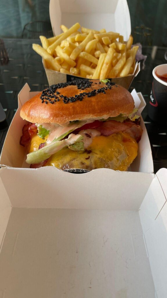 Tastiest Burger with Cheese 🧀 and Bacon 🥓 ever. (incl. 🍟)