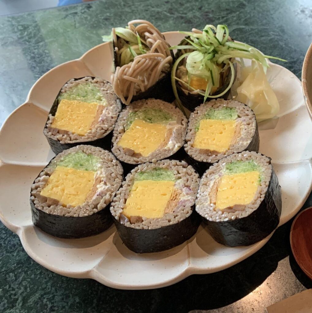 메밀 김밥 (buckwheat noodle kimbab)
