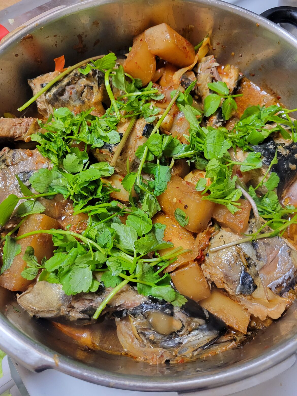 Braised mackerel made with gejang soy sauce