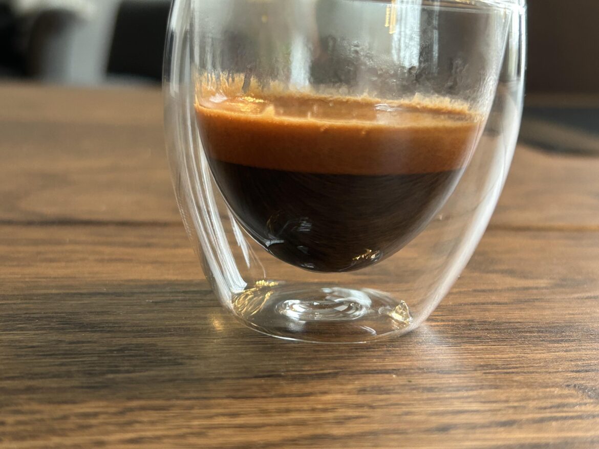 La Pavoni: 2 months of bad or messy coffee, I’ve finally unlocked the matrix to a perfect coffee. Worth it. Kréma 😎