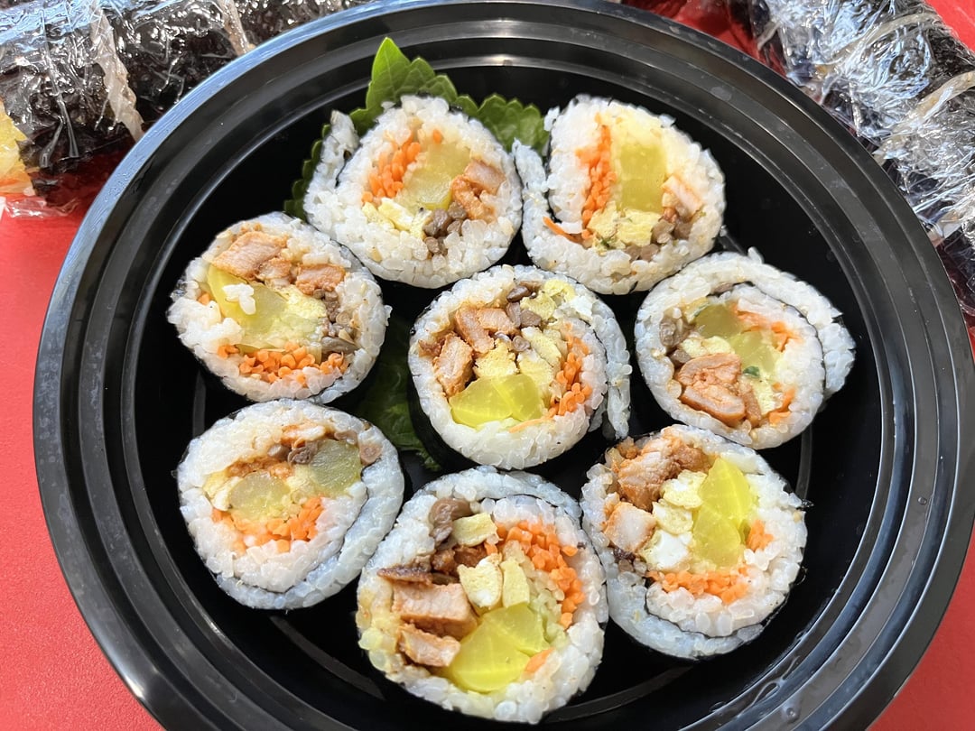 Lots of kimbap for lunch today and tomorrow! Dwaeji bulgogi (spicy pork