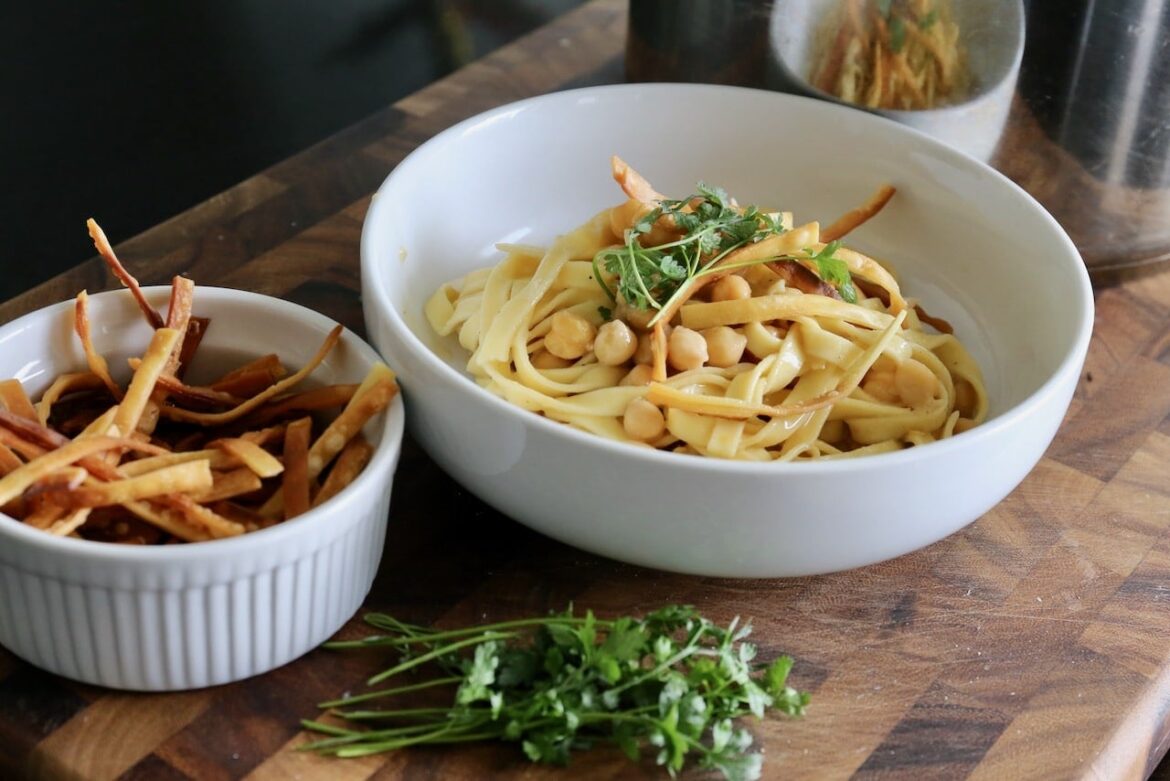 Ciceri e Tria Vegan Pugliese Pasta with Chickpeas