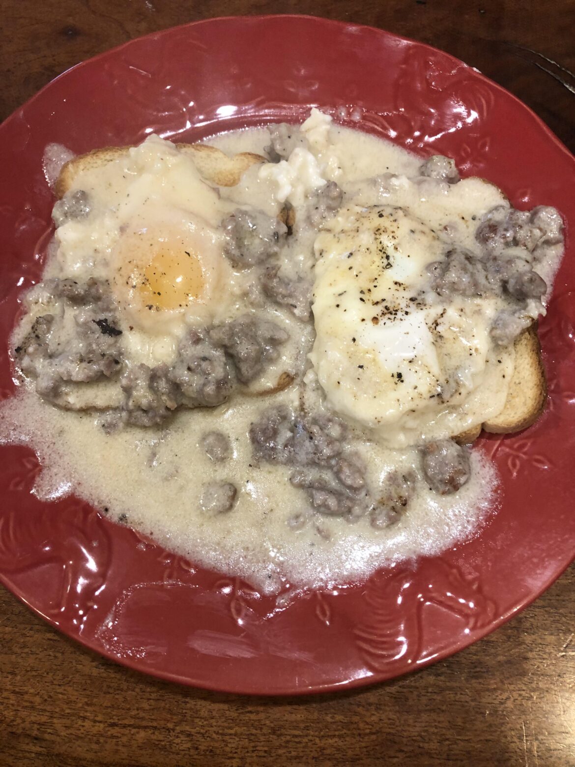 Sausage Gravy on Toast w/Eggs