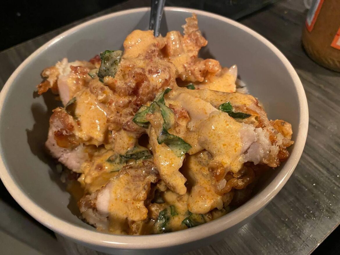 in search of battered chicken curry!!! it looks like this, my friend from up north gets it all the time from a thai street food place and it always looks SO GOOD