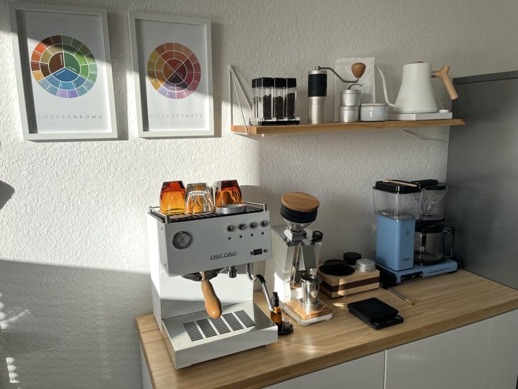 Finally got my hands on a few notneutral glasses and think my setup is now worthy to be posted.