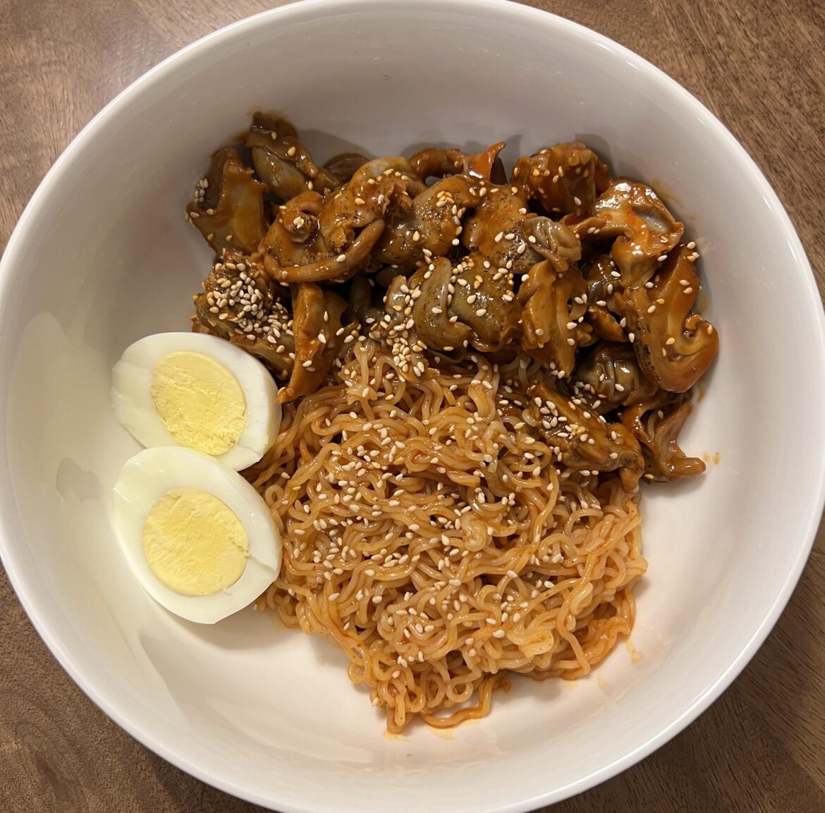 bibim ramyun with golbaengi