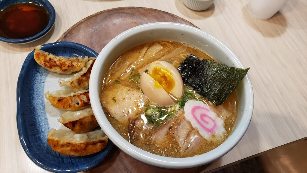 Hokkaido Ramen Santouka charsu Ramen with ajitama and gyōza! Winnas!