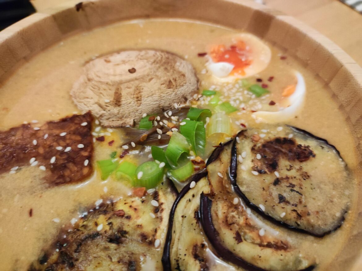 Veggie ramen with oatmilk