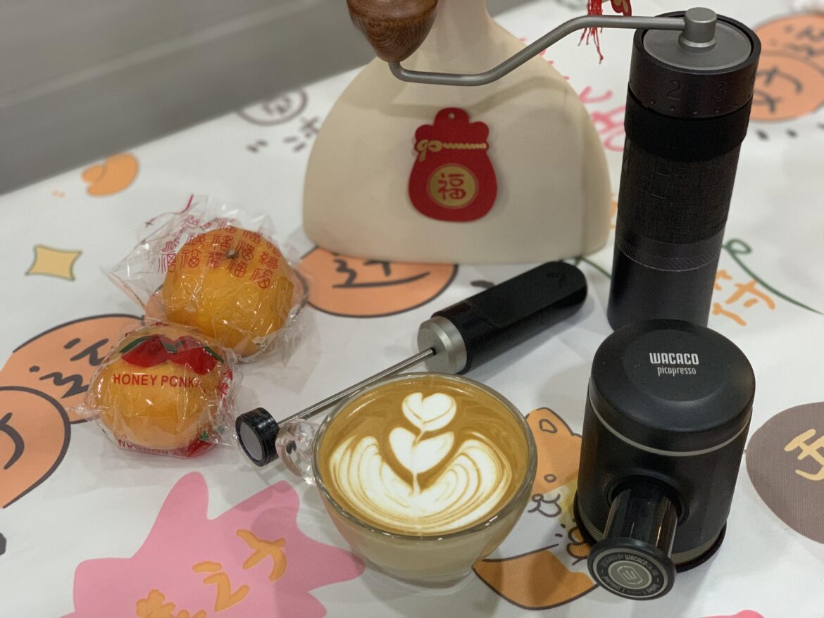 Thick wing-tulip latte art with Nanofoamer