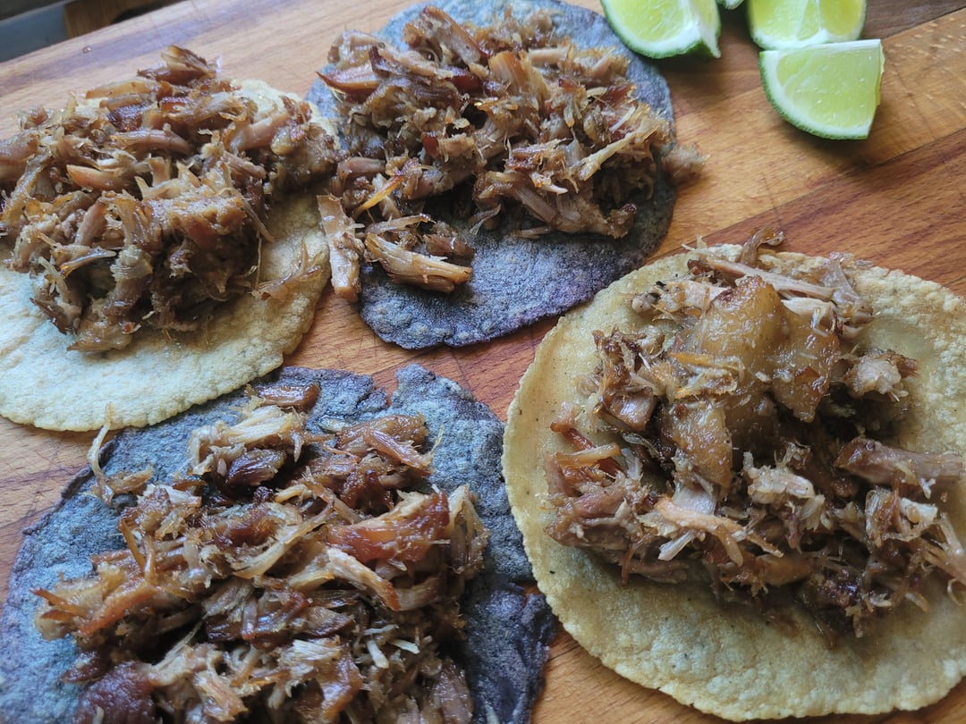 Tacos carnitas y salsa verde Dining and Cooking