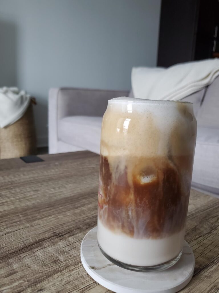 before & after stirring my vanilla almondmilk iced coffee🤎