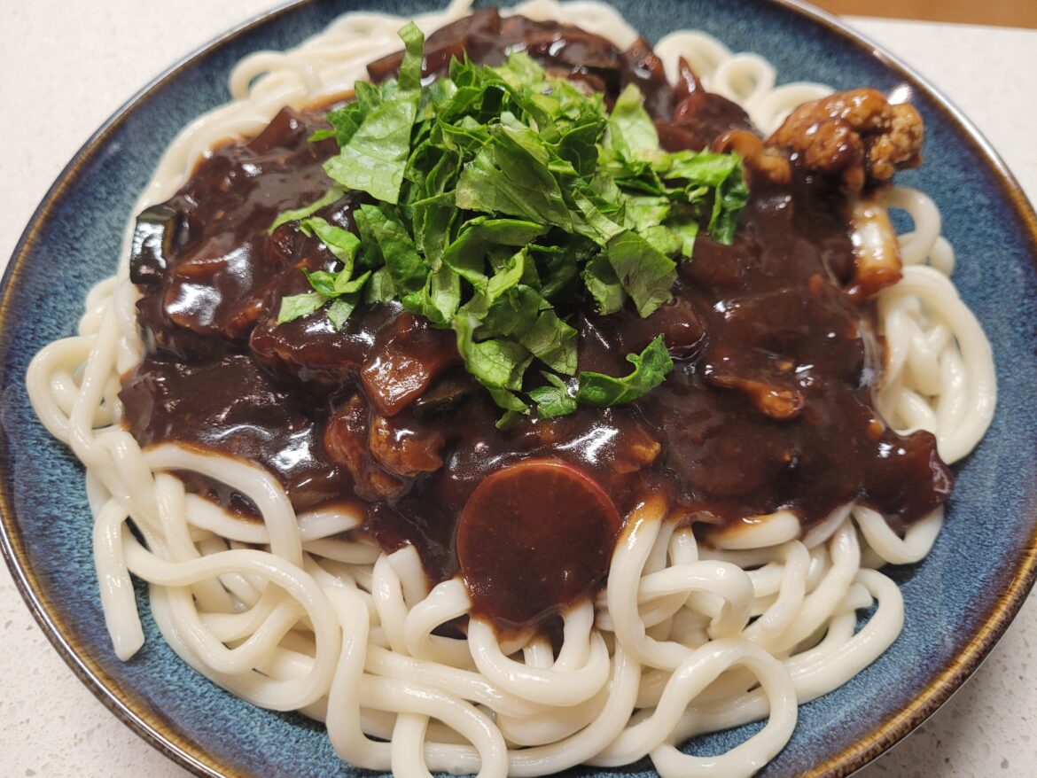 Vegan Jajangmyeon Made With All The Veggies In My Fridge!
