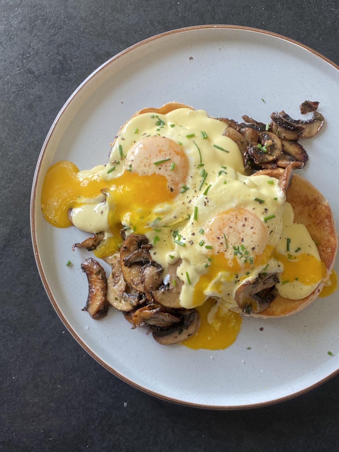 mushroom egg hollandaise