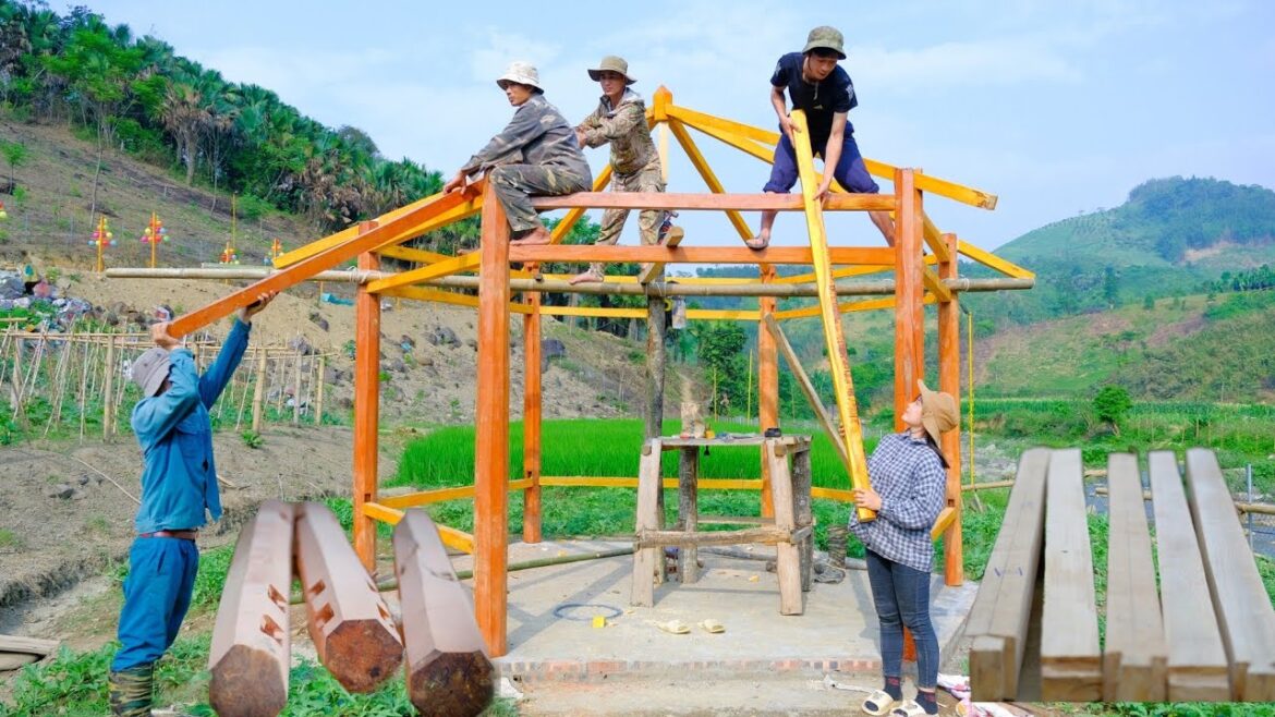 Build a wooden house Stay in the garden, weeding the vegetable garden, the family farm