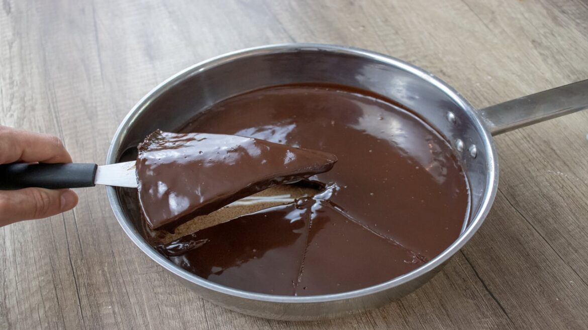 Chocolate Cake In A Pan In 10 Minutes No oven needed!