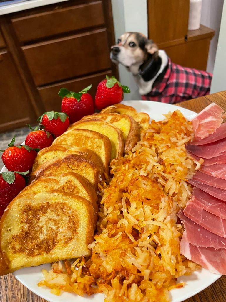 Hash browns, jamon, french toast, and strawberries Dining and Cooking