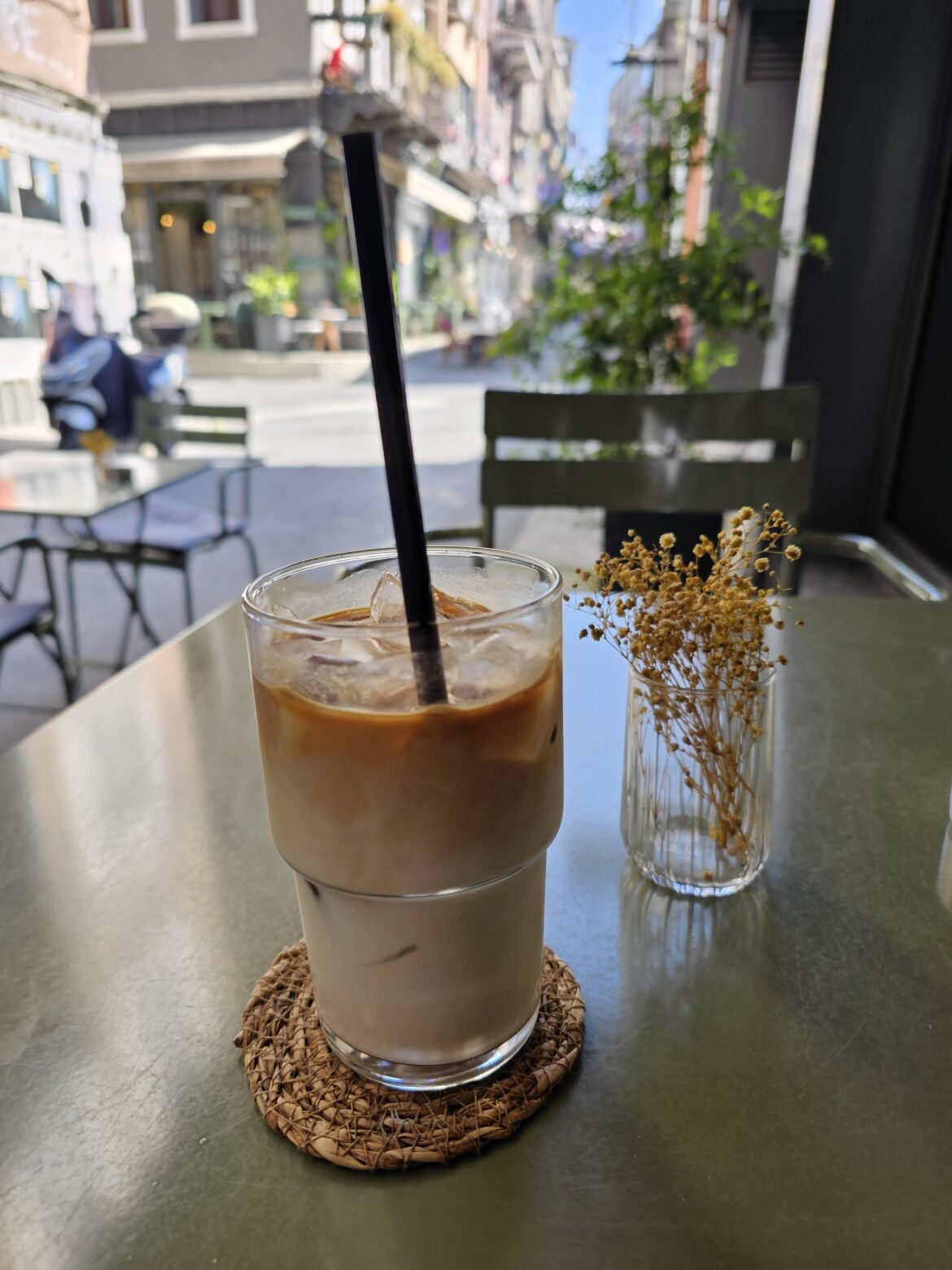 A nice iced latte on a sunny May morning (at Parsa Coffee Roasters, Istanbul, 🇹🇷)