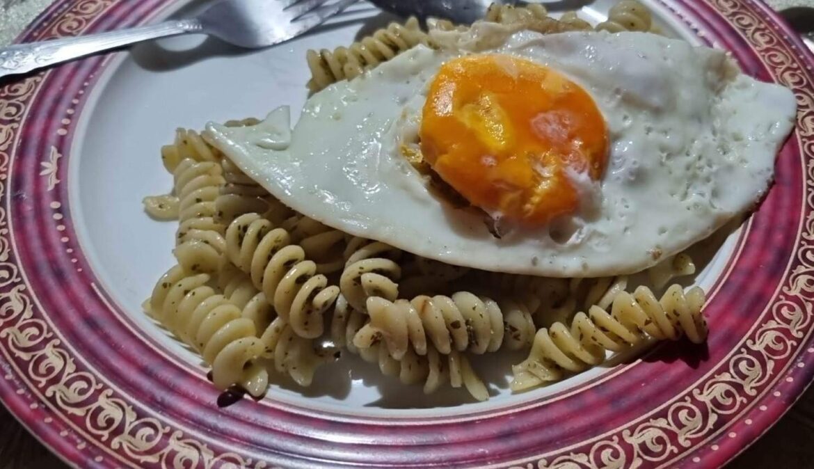 Leftover pesto pasta and this dry egg