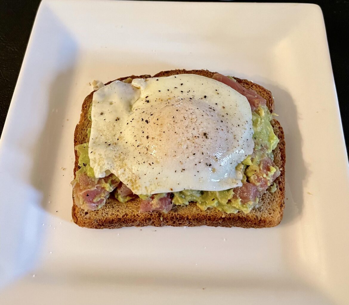 Ahi Tuna Avo Toast. Over easy like a Sunday morning ☕️