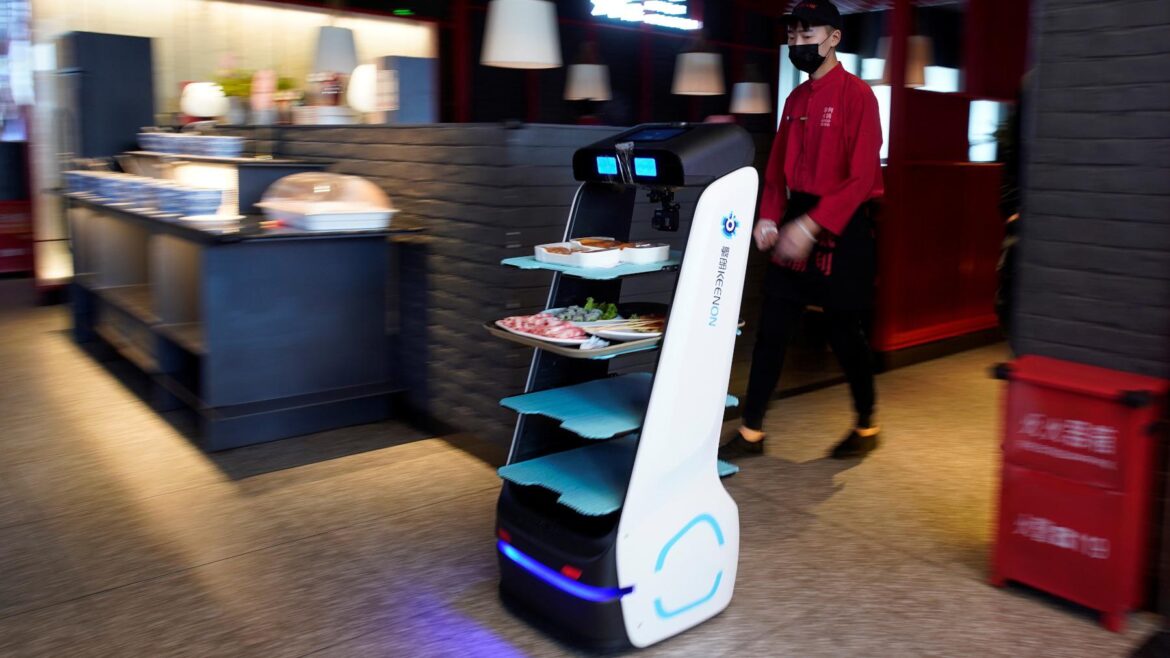 Any places with robot waiters in LA?