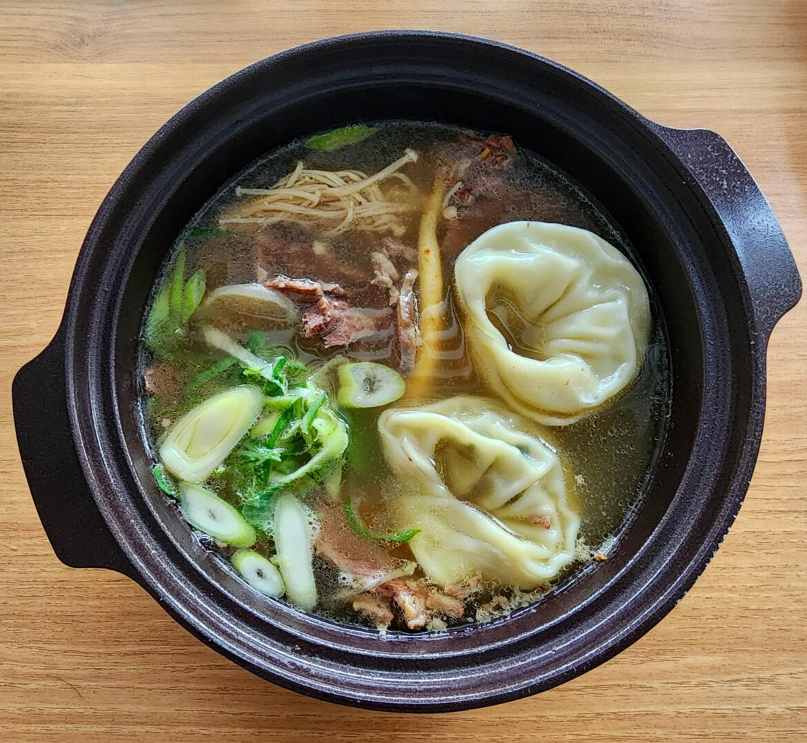 Gomtang with mandu and ginseng