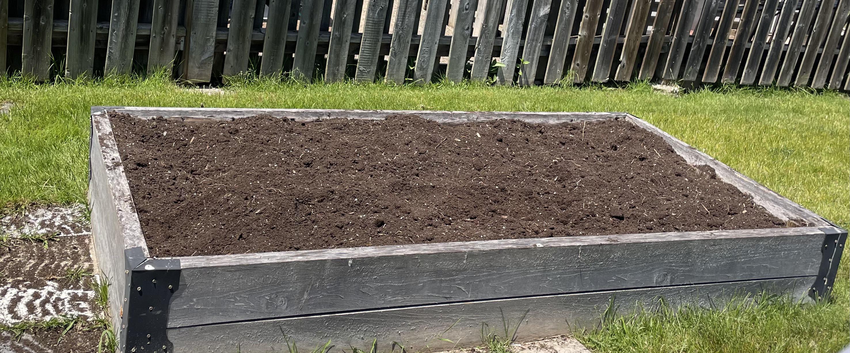 Planting tomatoes and eggplant in a few days, what should I add to soil