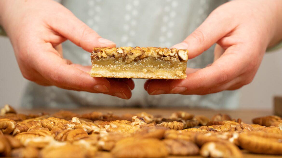 Homemade Pecan Pie Bars