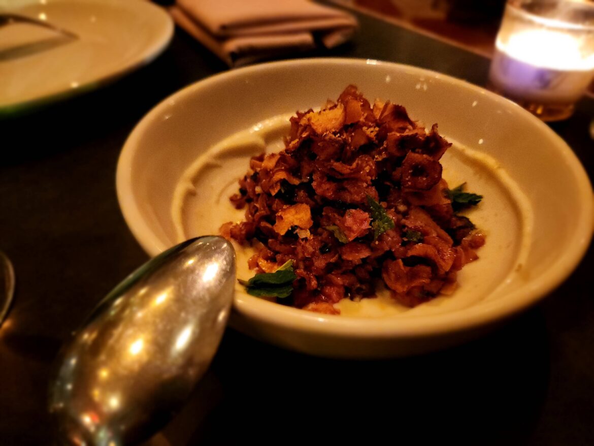 Oysters, beef tartare, and scallops at Dunsmoor.