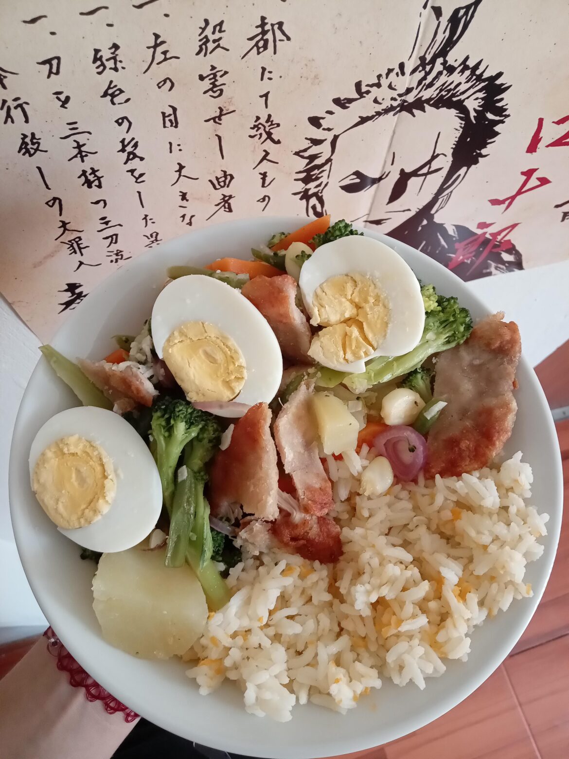 Vegetables sauteed with butter, garlic and white onion. Boiled eggs, rice and grilled chicken