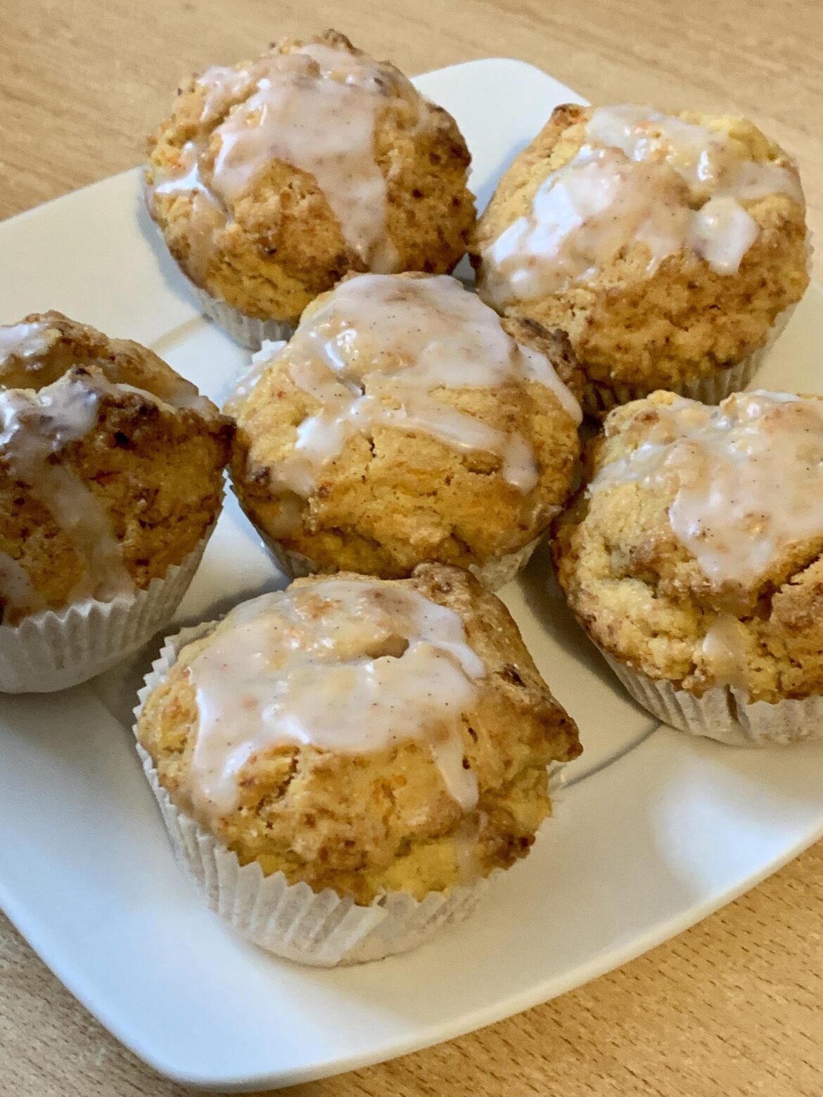 Very simple carrot cake muffins without eggs, nuts or butter