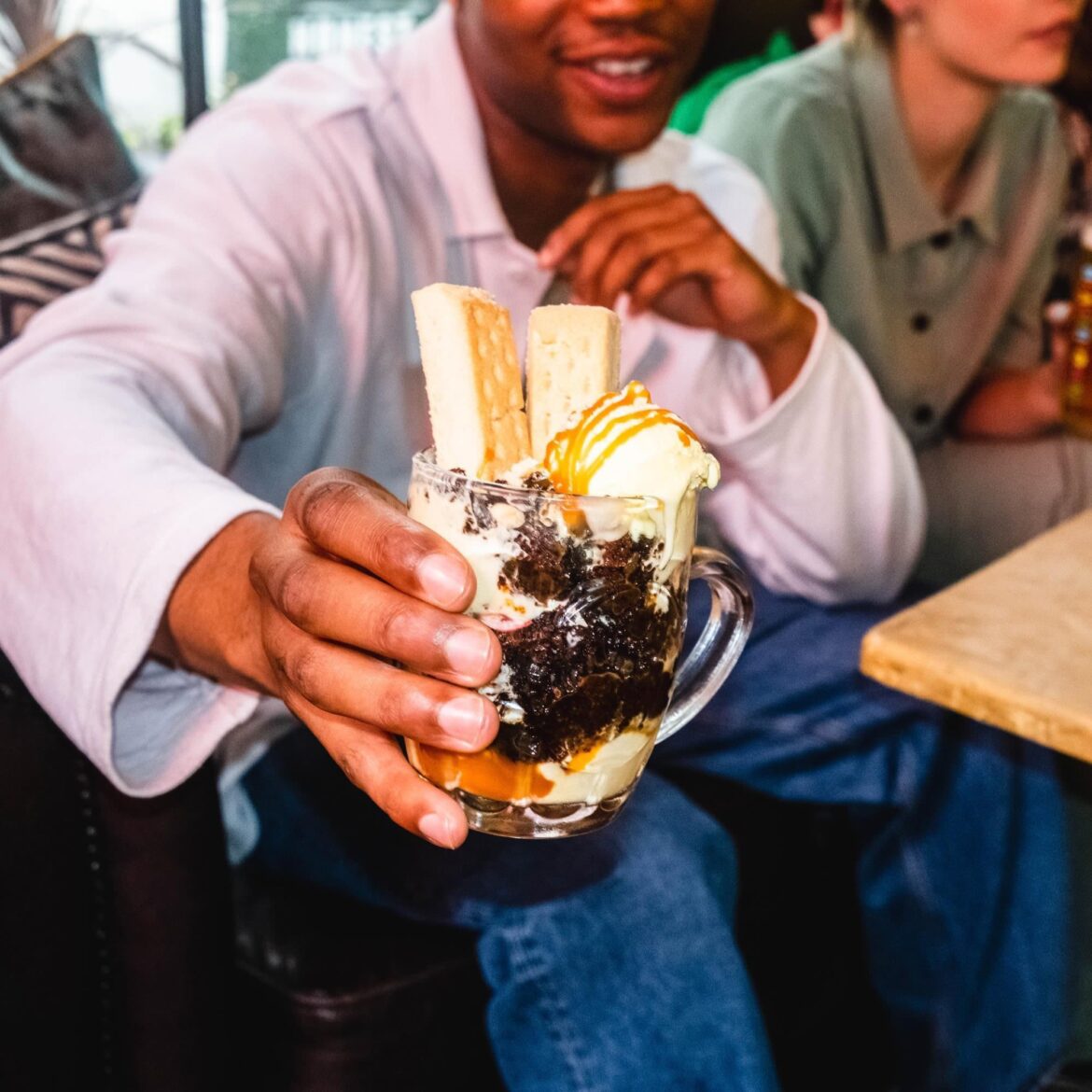 Just a drink in my pint glass please.