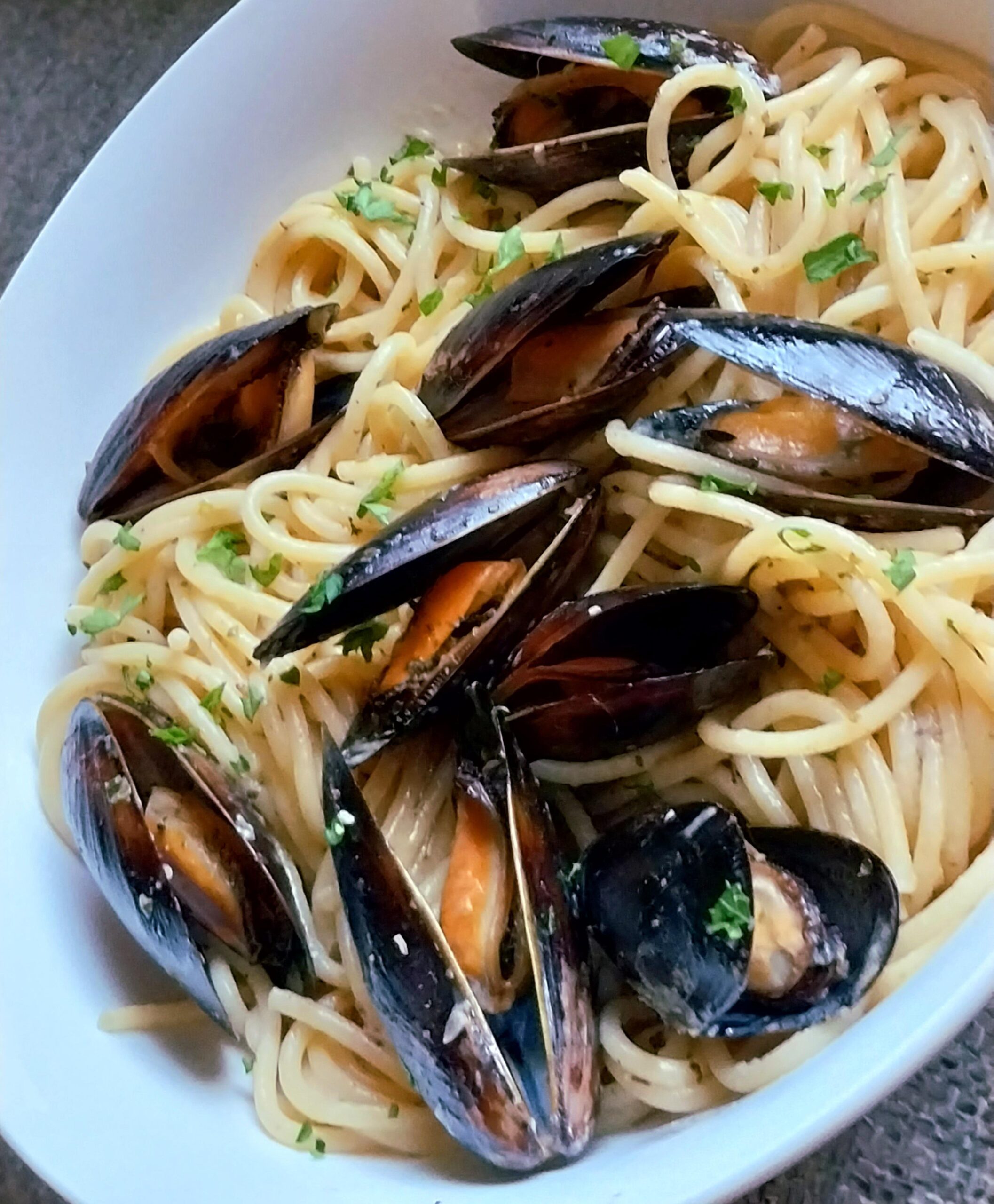 Mussels with white wine sauce Dining and Cooking
