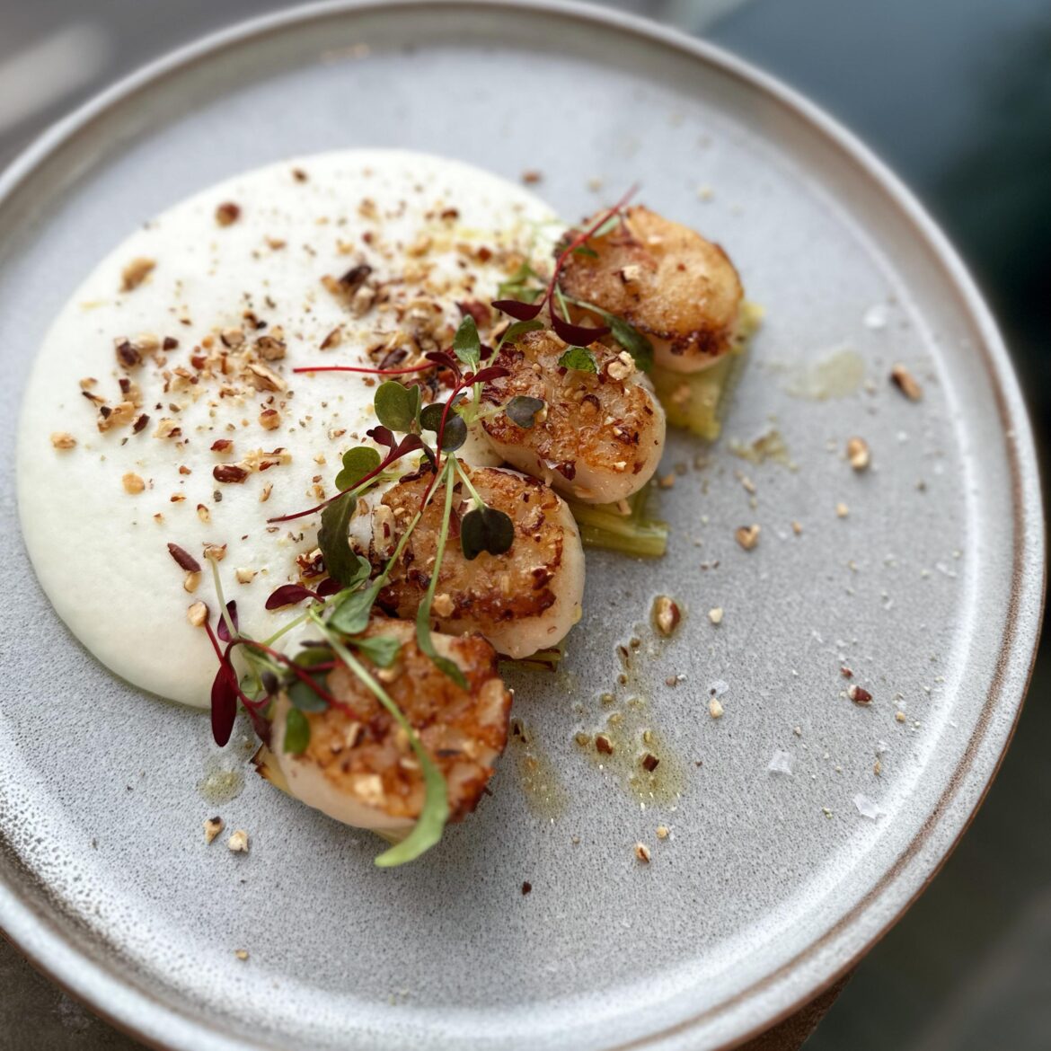 Seared Scallops from Hokkaido, confit leeek, roasted cauliflower and potato espuma, crushed walnuts with arbequina olive oil and sel de Guérande