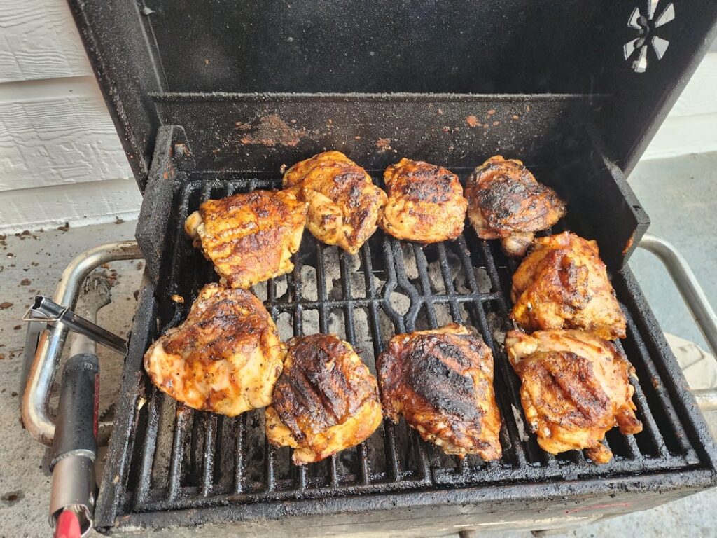 Trying something different. Charcoal, but added pecan for a different flavor with a Tapatío Tinga de Pollo baste. Outstanding.