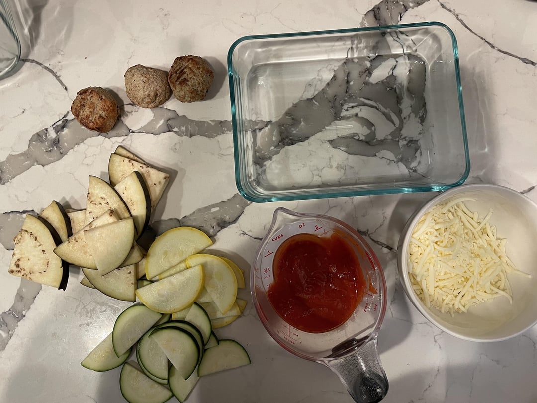 Turkey Meatball and Veggie Bake with Garlic Knot 531 Calories