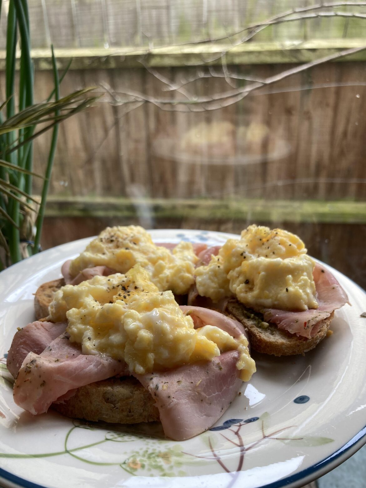 Sourdough with pesto and ham, topped with scrambles