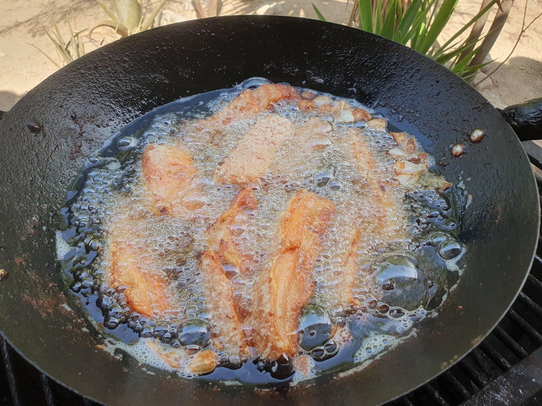 Chicharron de panceta con tetechas - Dining and Cooking