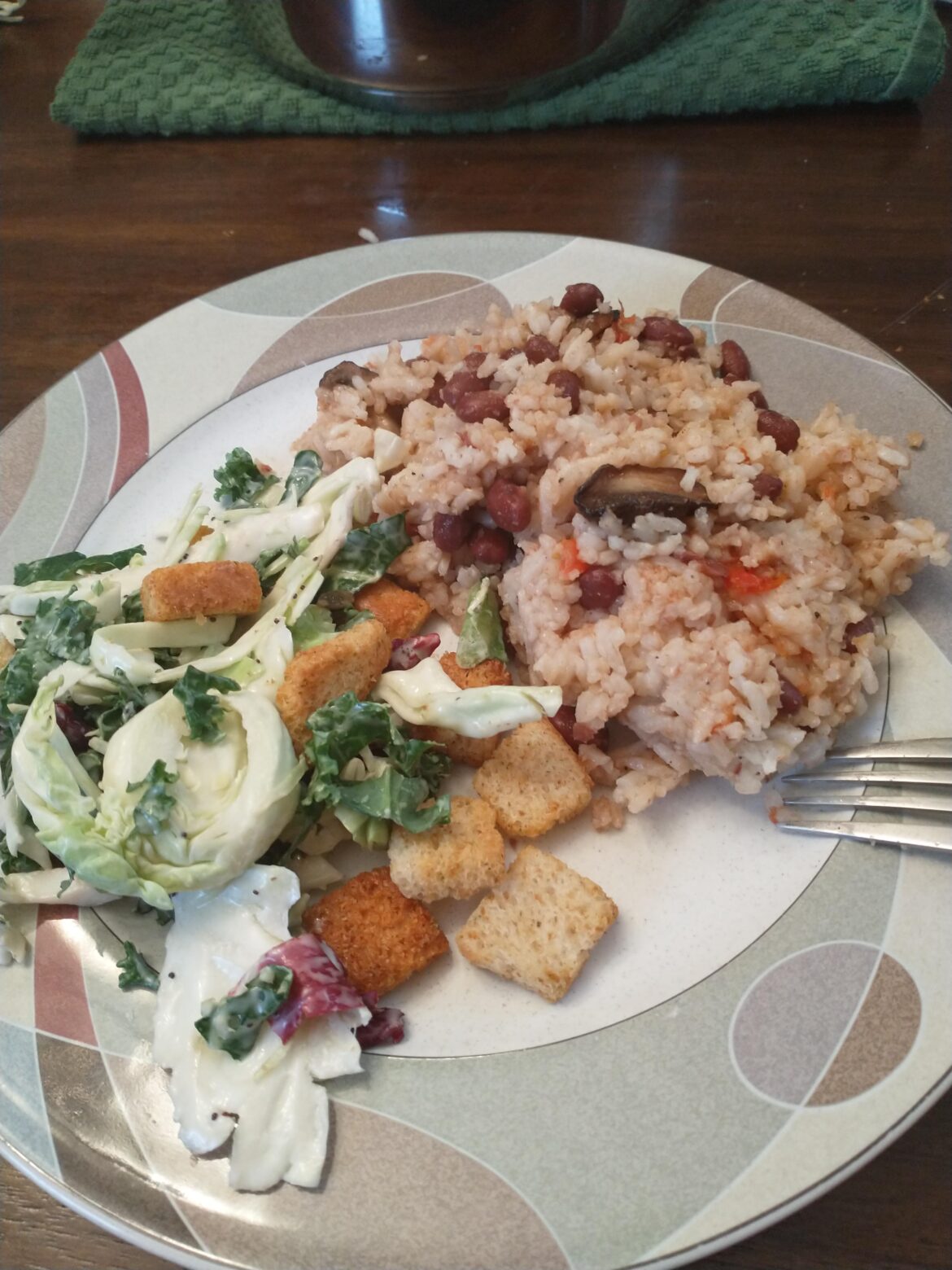 Rice, beans, tomatoes and mushrooms.