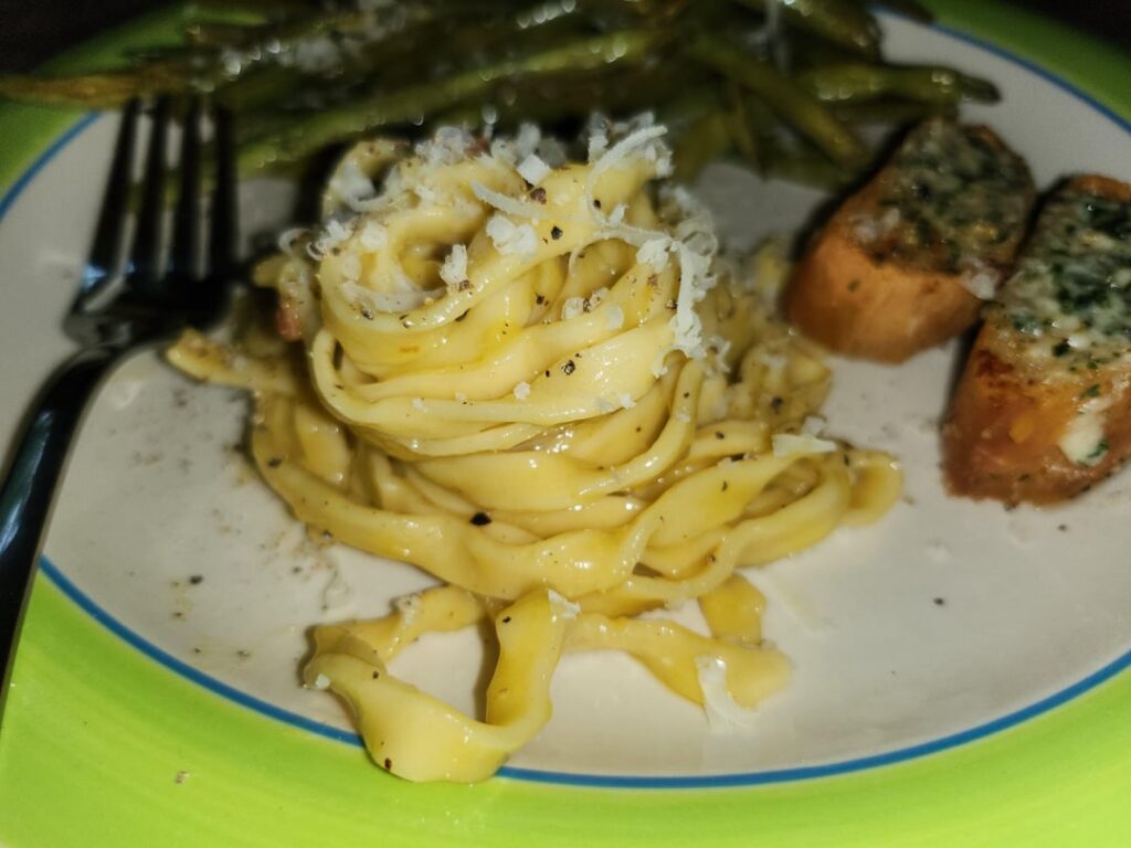 Carbonara with Homemade fettuccine, roasted green beans, and garlic bread! Happy Mother's Day!!