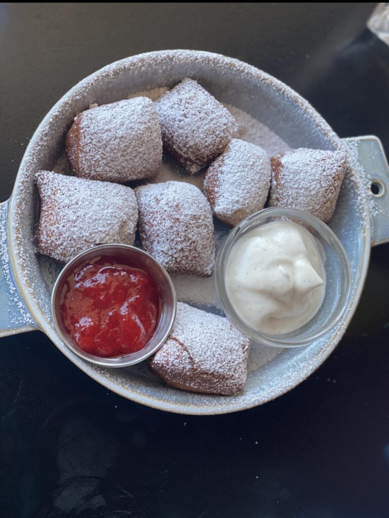 [Homemade] Beignets with homemade jams