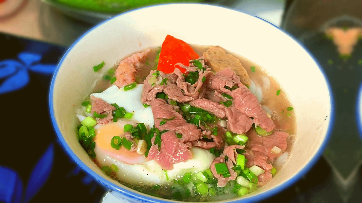 Vietnamese Rice Noodle Soup
