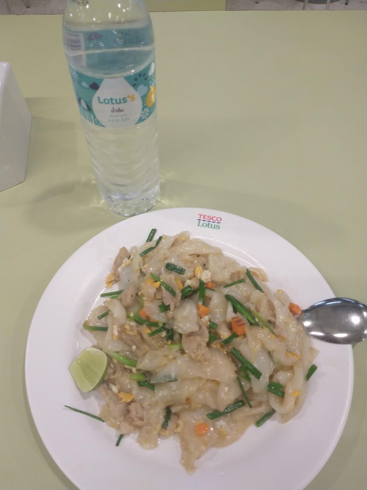 PIE THAI, at the food court. 45+10 THB water. =$ 1.75 I splurged today...