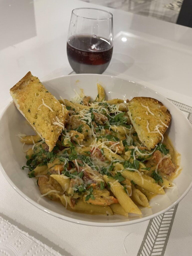Andouille & Shrimp in a Cream Cajun Pasta W/ Garlic Parmesan Bread W/ Moscato rose Wine