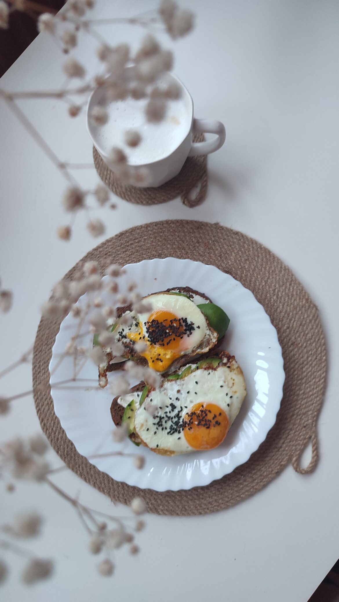 morning avocado sandwich 🥑🍳☕