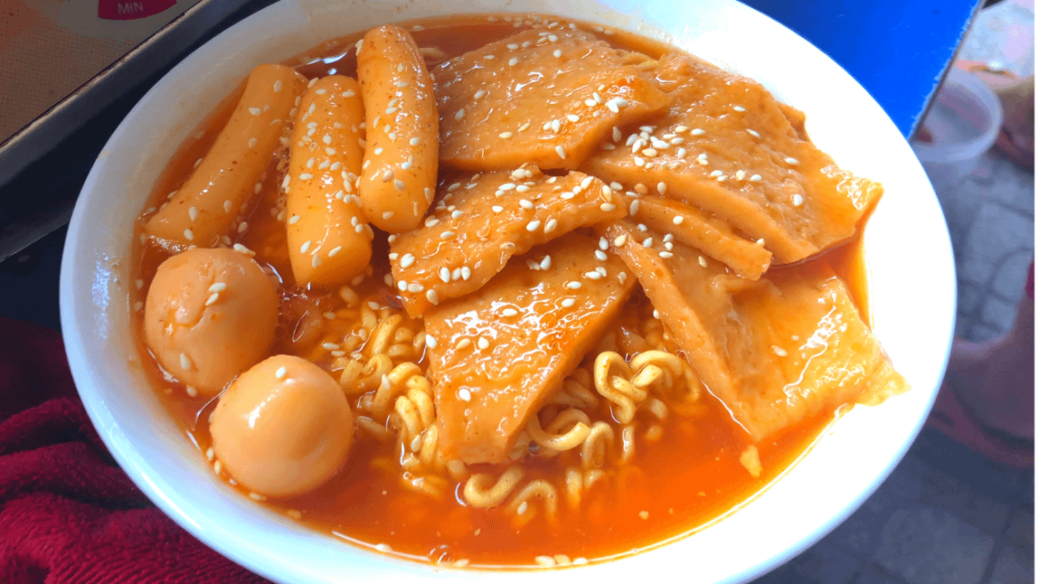 Vietnam's Famous $1.5 USD Roadside Tteokbokki