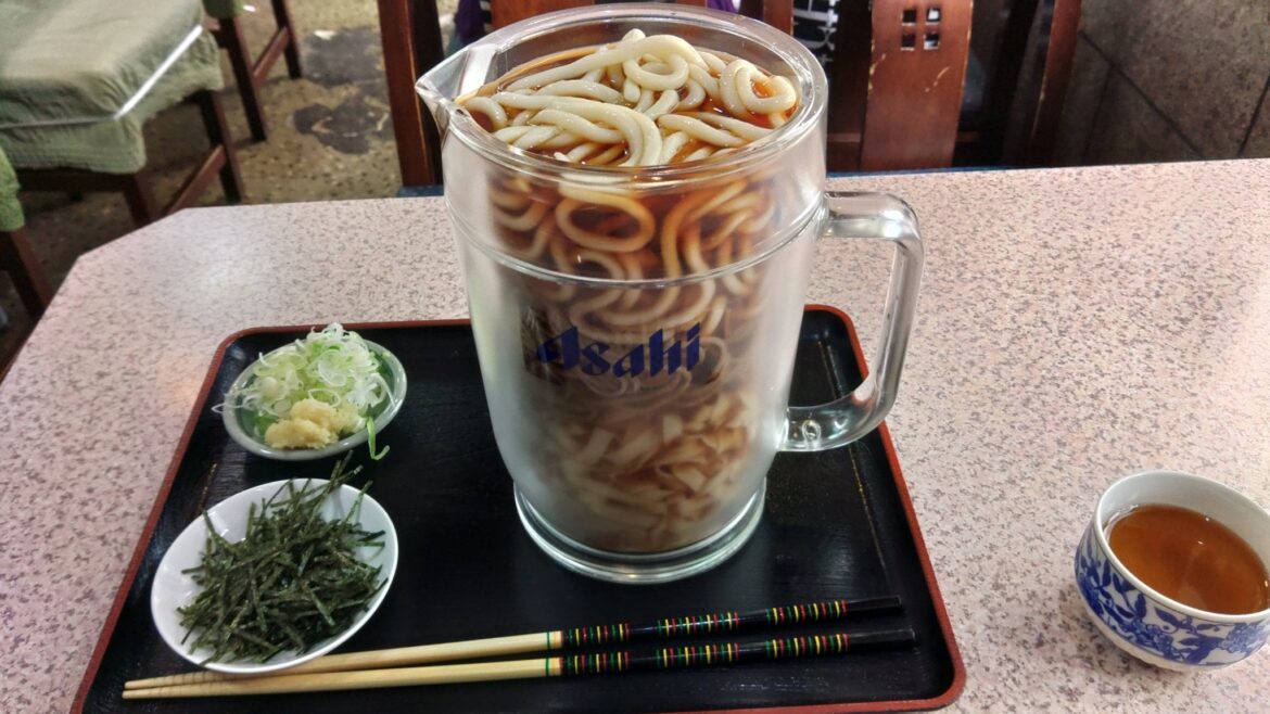 Three types of noodles in a jug (@dear_3846 on Twitter)