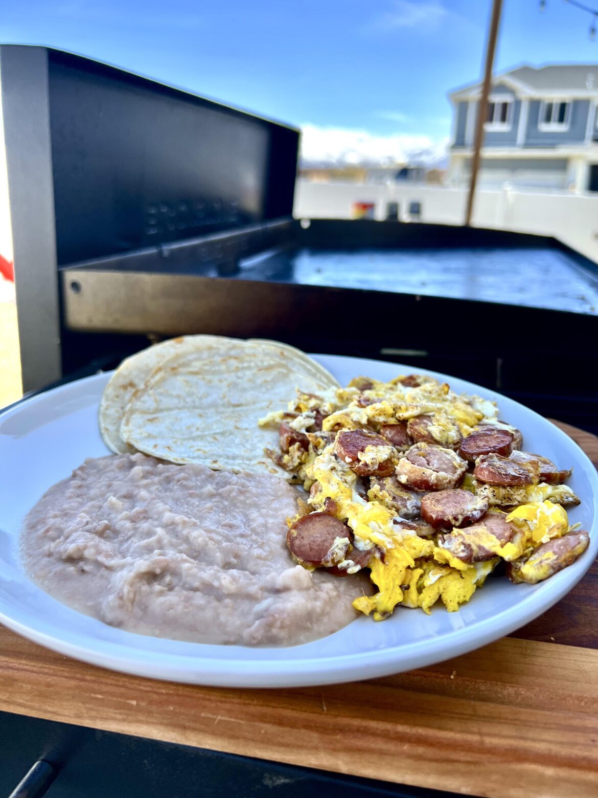 Huevitos con weenies wrapped in bacon