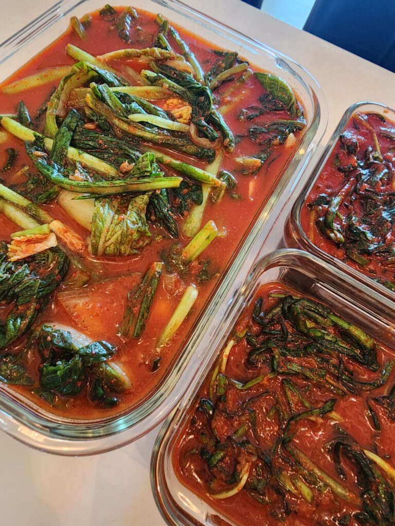 '열무김치(yeolmu Kimchi) and '부추김치(buchu Kimchi)