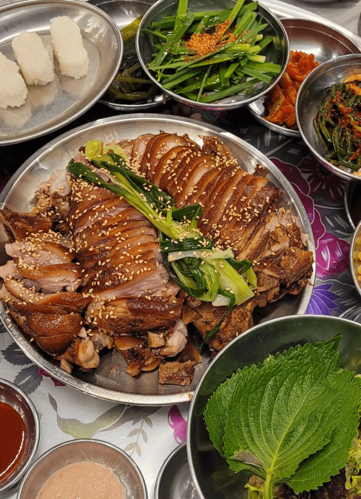 I'm lucky to live surrounded by jokbal restaurants.